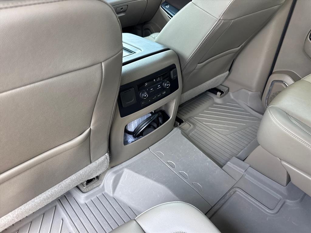 Used 2019 SUMMIT WHITE Chevrolet LT image 19