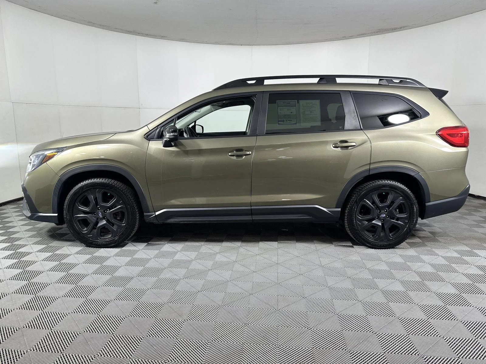 Used 2023 Autumn Green Metallic Subaru Onyx Edition Limited image 8
