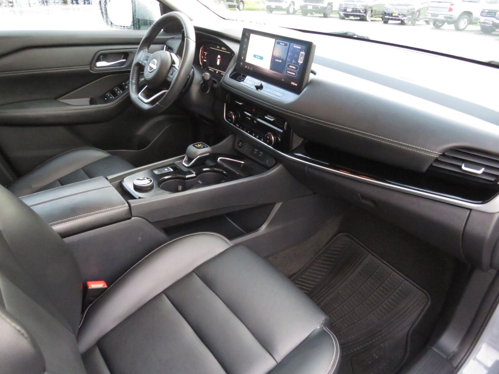 Used 2024 Boulder Gray Pearl Nissan SL image 22