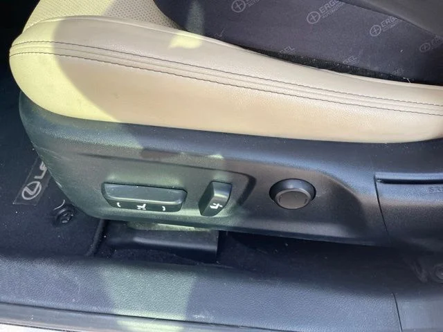 Used 2014  Lexus 250 image 8