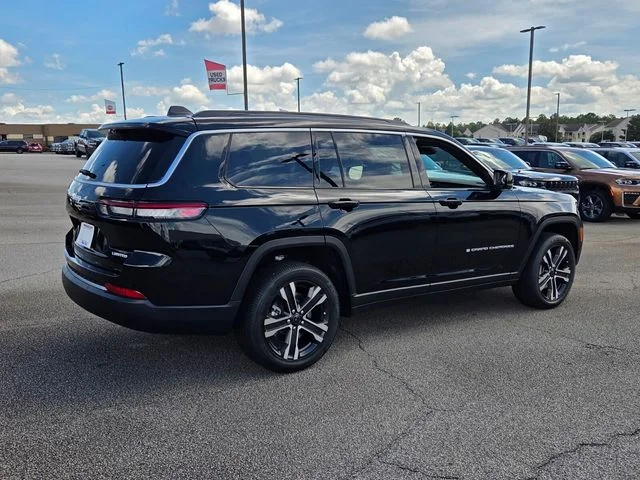 New 2027 High-Gloss Black Paint Jeep Limited image 15
