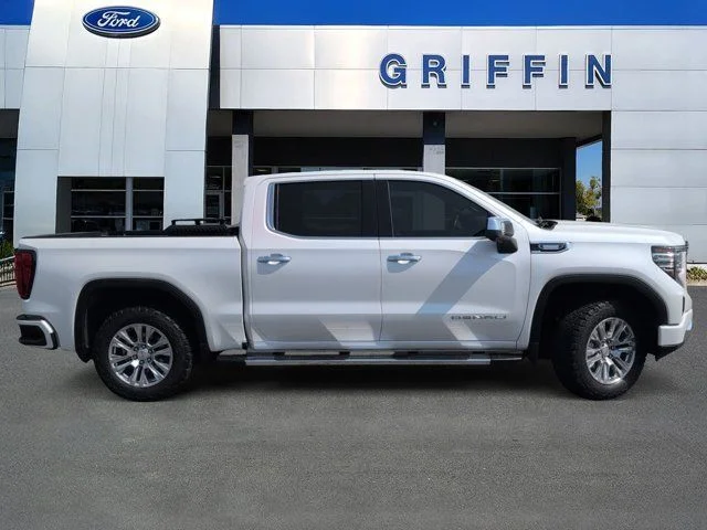 Used 2023 White Frost Tricoat GMC Denali image 3