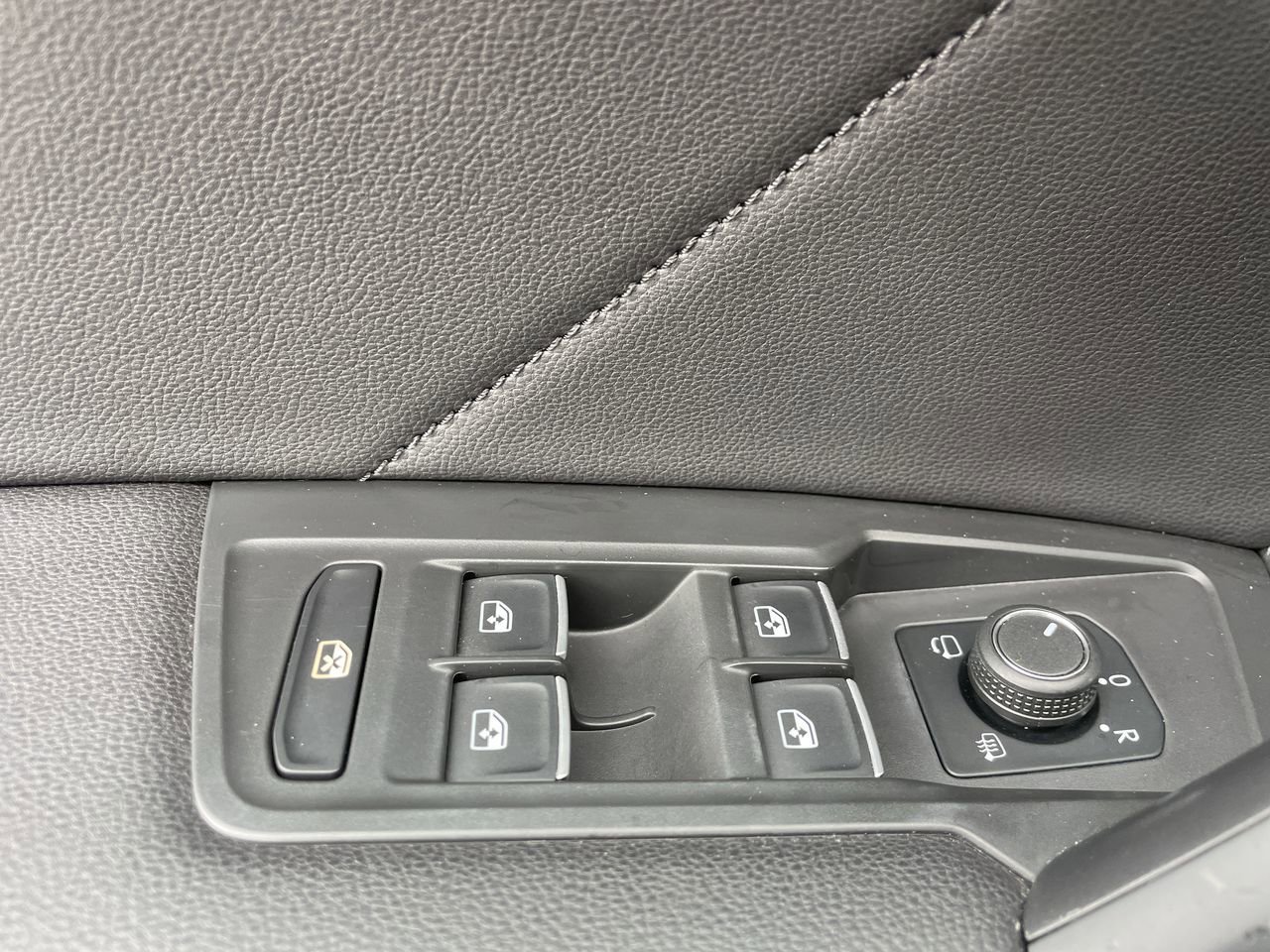 Used 2019 Pure White Volkswagen SEL Premium image 17