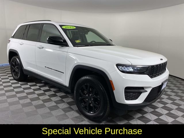 Used 2025 White Jeep Altitude X image 1