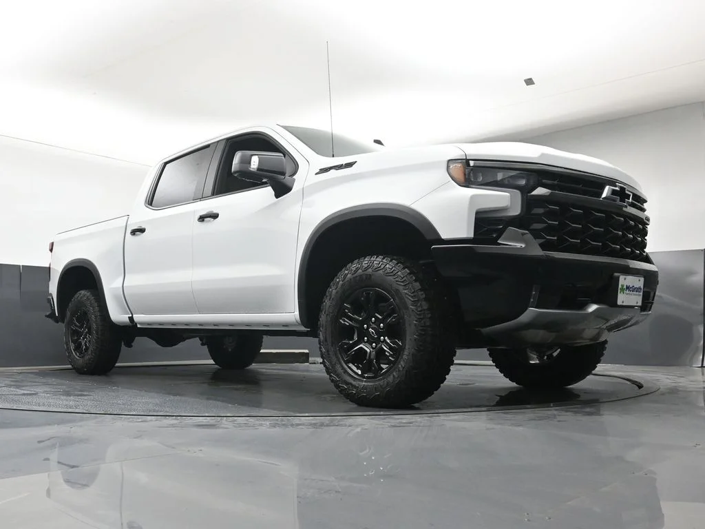 New 2026 White Chevrolet ZR2 image 25