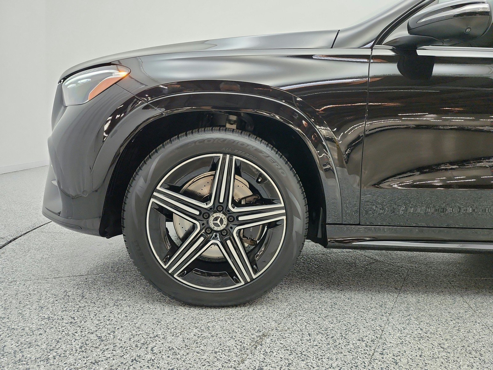 Certified Used 2024 Obsidian Black Metallic Mercedes-Benz GLE 580 4MATIC® SUV image 22