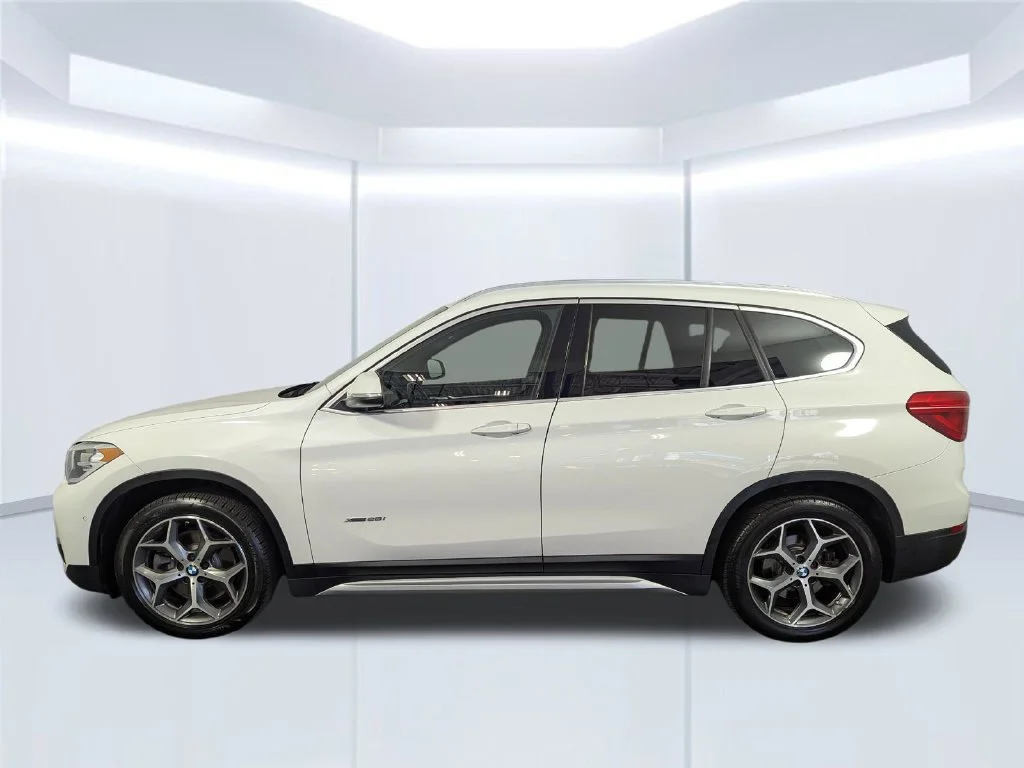 Certified Used 2018 White BMW xDrive28i image 20