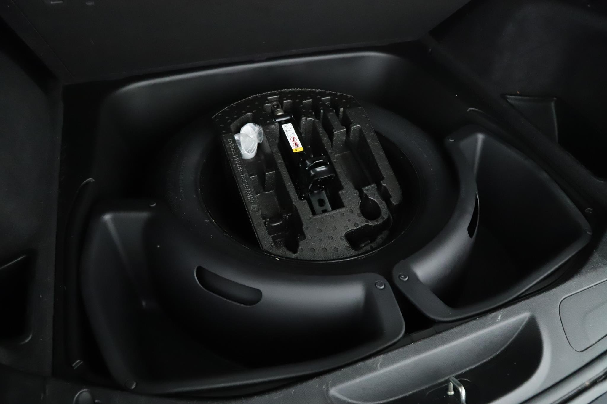 Used 2020 White Jeep Limited 4x4 image 19