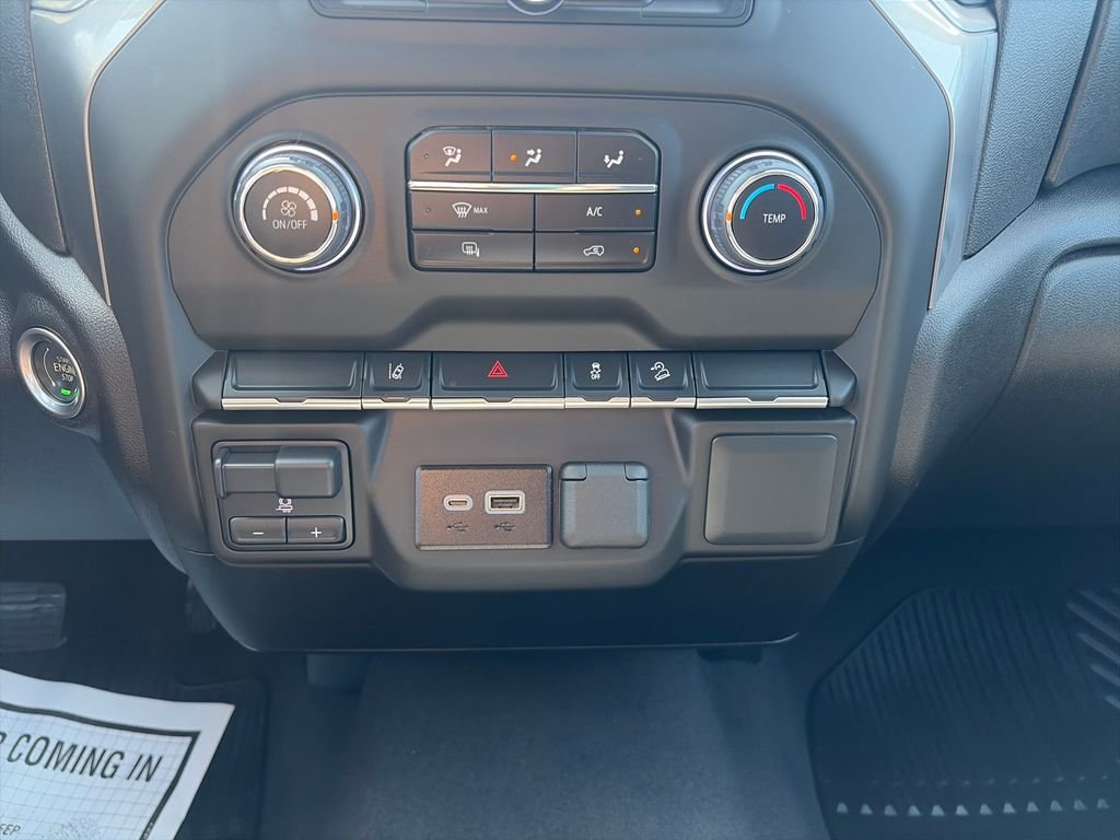 Used 2025 White Chevrolet Custom image 18