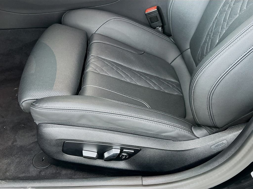 Used 2021 Black Sapphire Metallic BMW 540i image 20