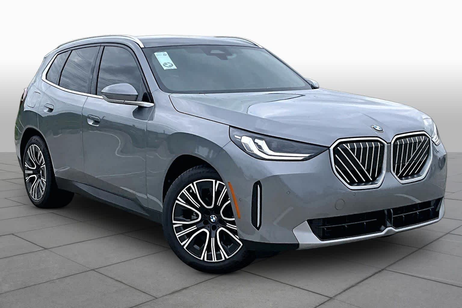 Used 2026 Skyscraper Grey Metallic BMW 30 xDrive image 2