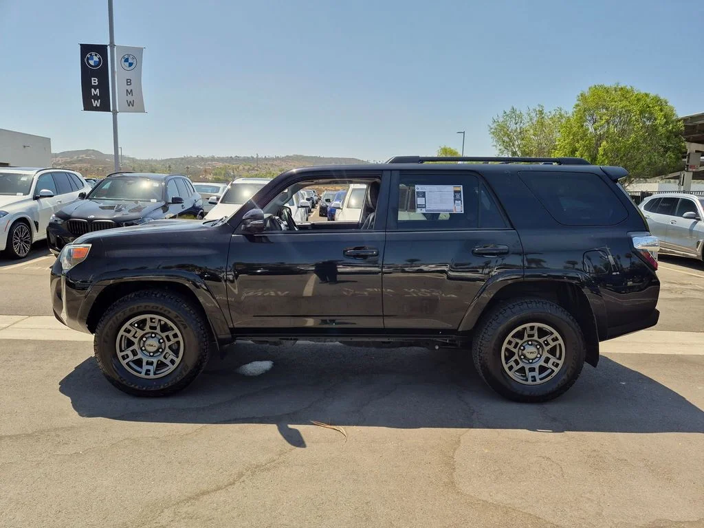Used 2020 Black Toyota Venture image 5