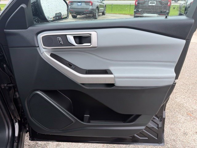 Used 2024 Black Metallic Ford XLT image 36