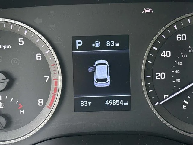 Used 2020 White Hyundai SE image 34