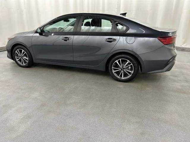 Used 2022 Gray Kia LXS image 3