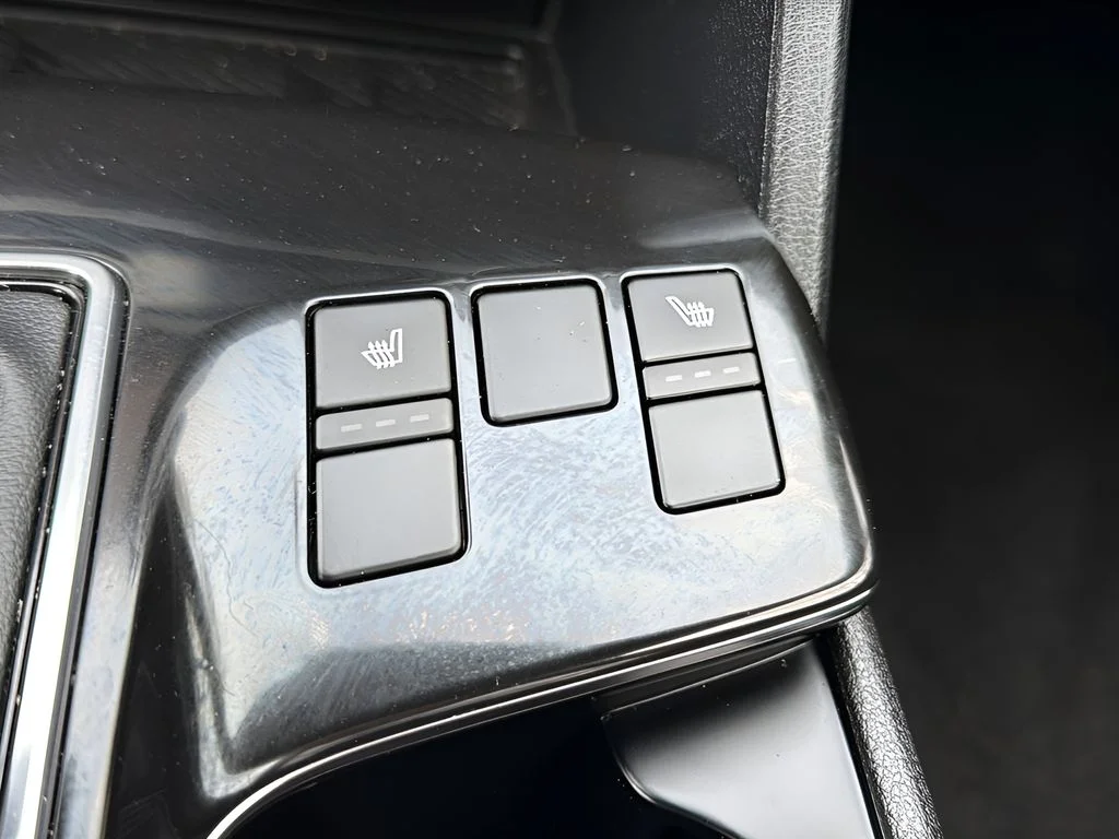 Used 2023 White Kia X-Line image 21