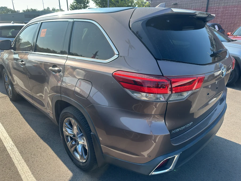 Used 2018 Toasted Walnut Pearl Toyota Limited Platinum image 3