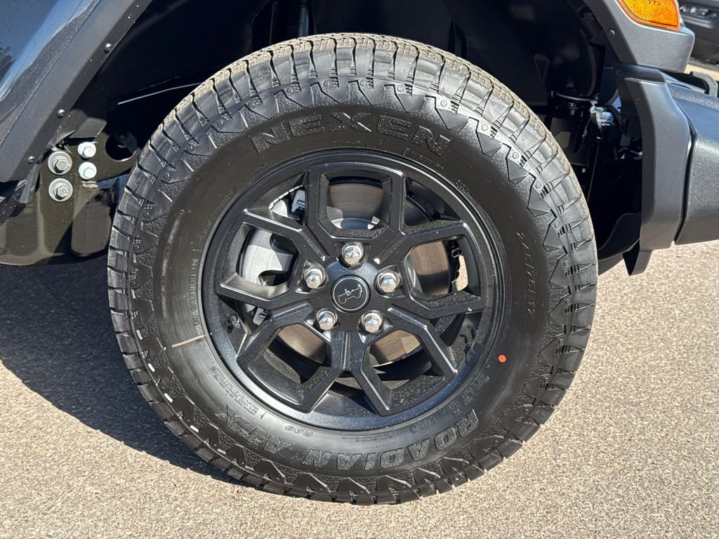 New 2026 Granite Crystal Metallic Clearcoat Jeep Sport S image 7