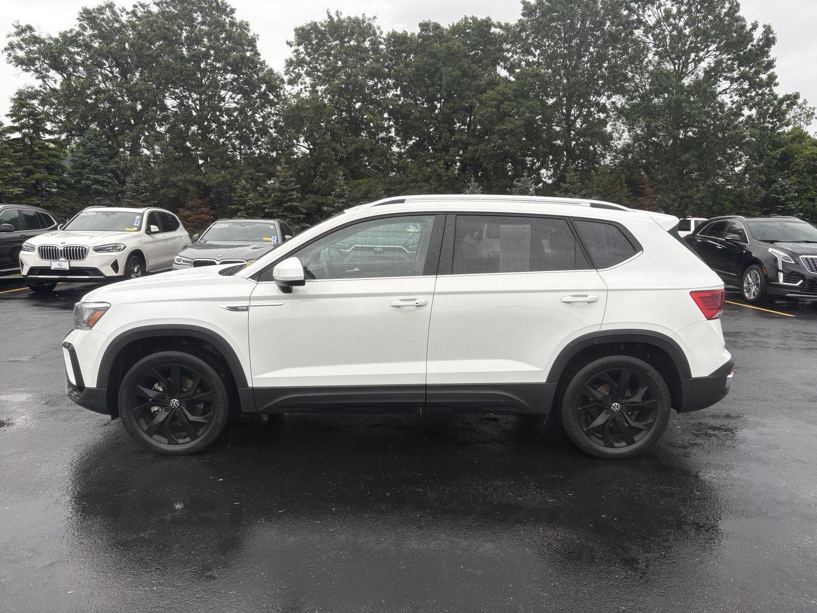 Used 2022 Pure White Volkswagen SE image 3