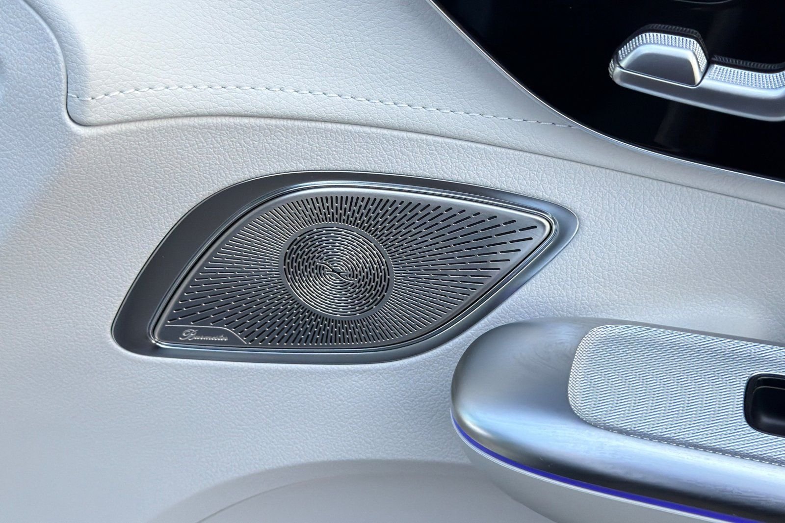 Used 2023 Blue Mercedes-Benz 500 Sedan image 6