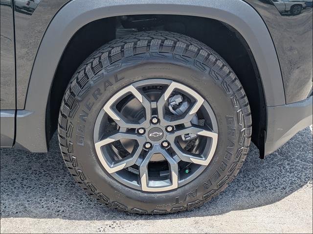 New 2026 Mosaic Black Metallic Chevrolet ACTIV image 12