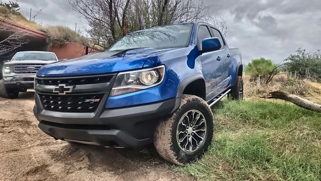 Used 2018 Blue Chevrolet ZR2 image 32