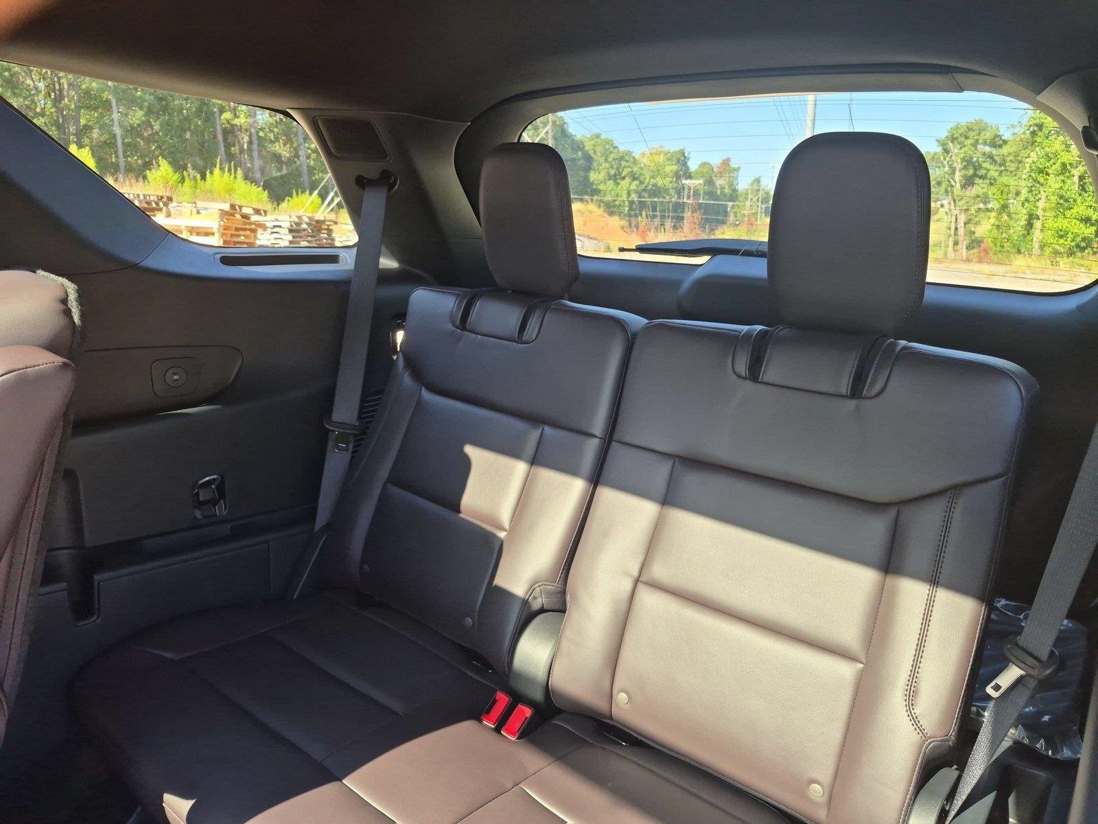 New 2027 Star White Metallic Tri-Coat Ford Platinum™ image 32