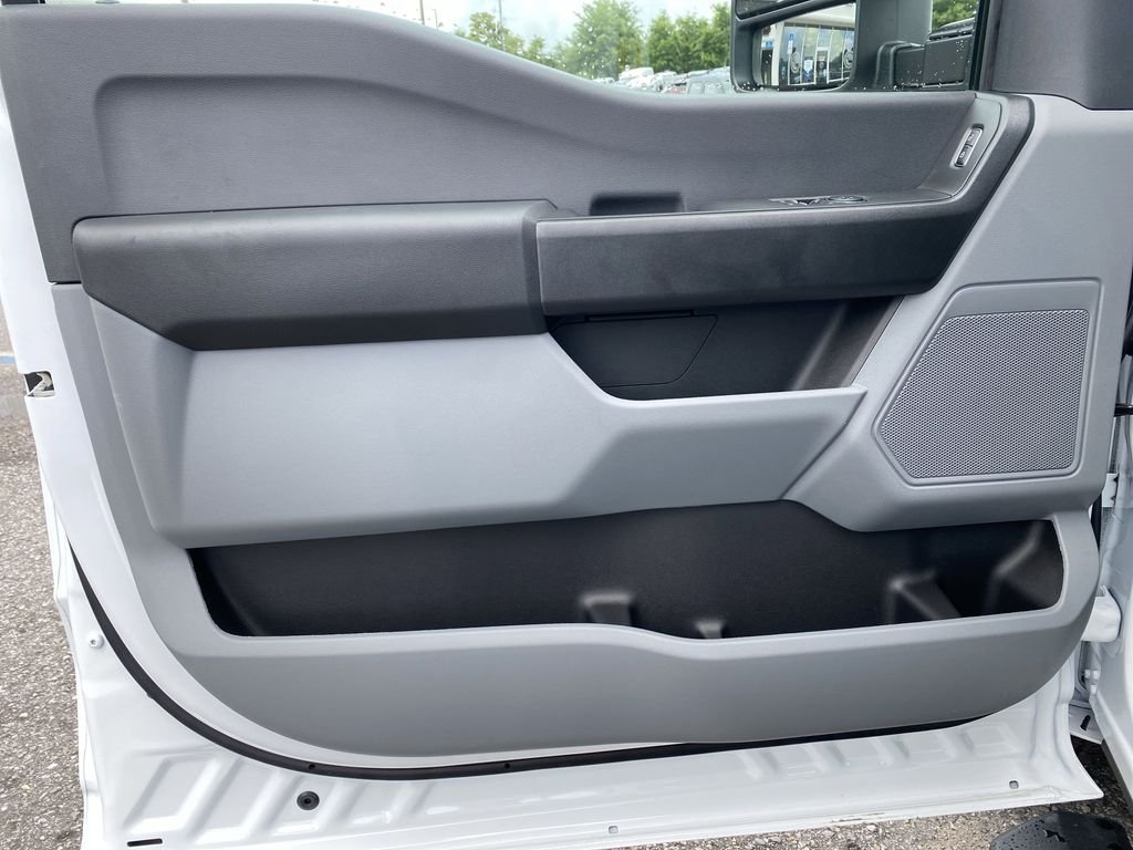 New 2025 Oxford White Ford F-350® XL image 13