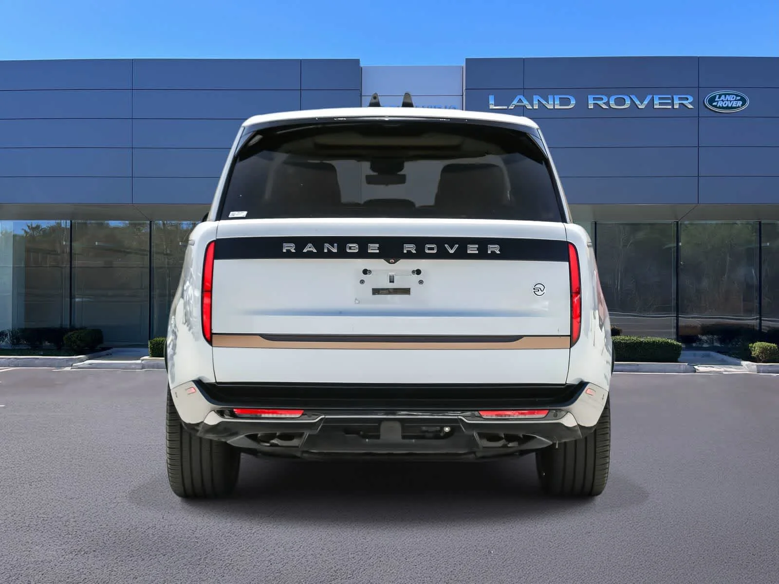 Used 2023 White Land Rover SV image 5
