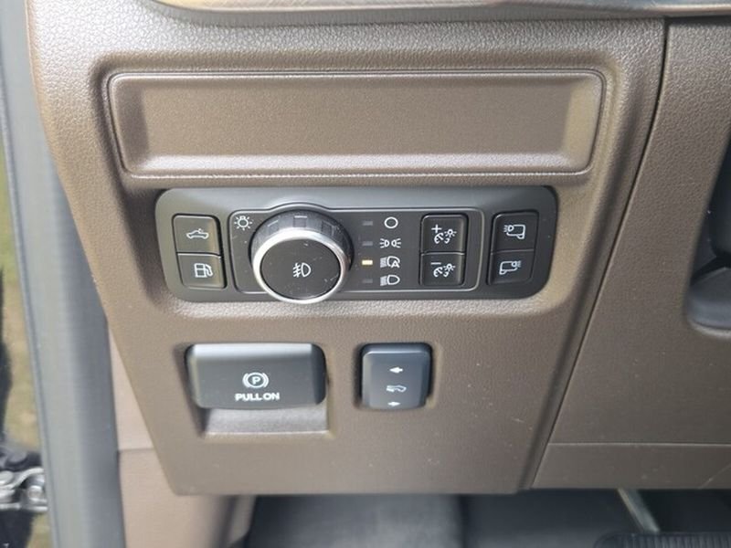 Used 2025 Agate Black Metallic Ford King Ranch image 23