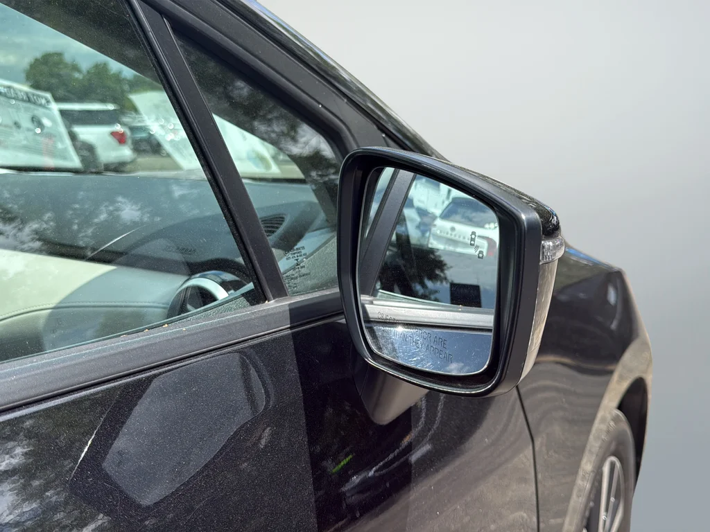Used 2021 Black Nissan 1.6 SV image 11