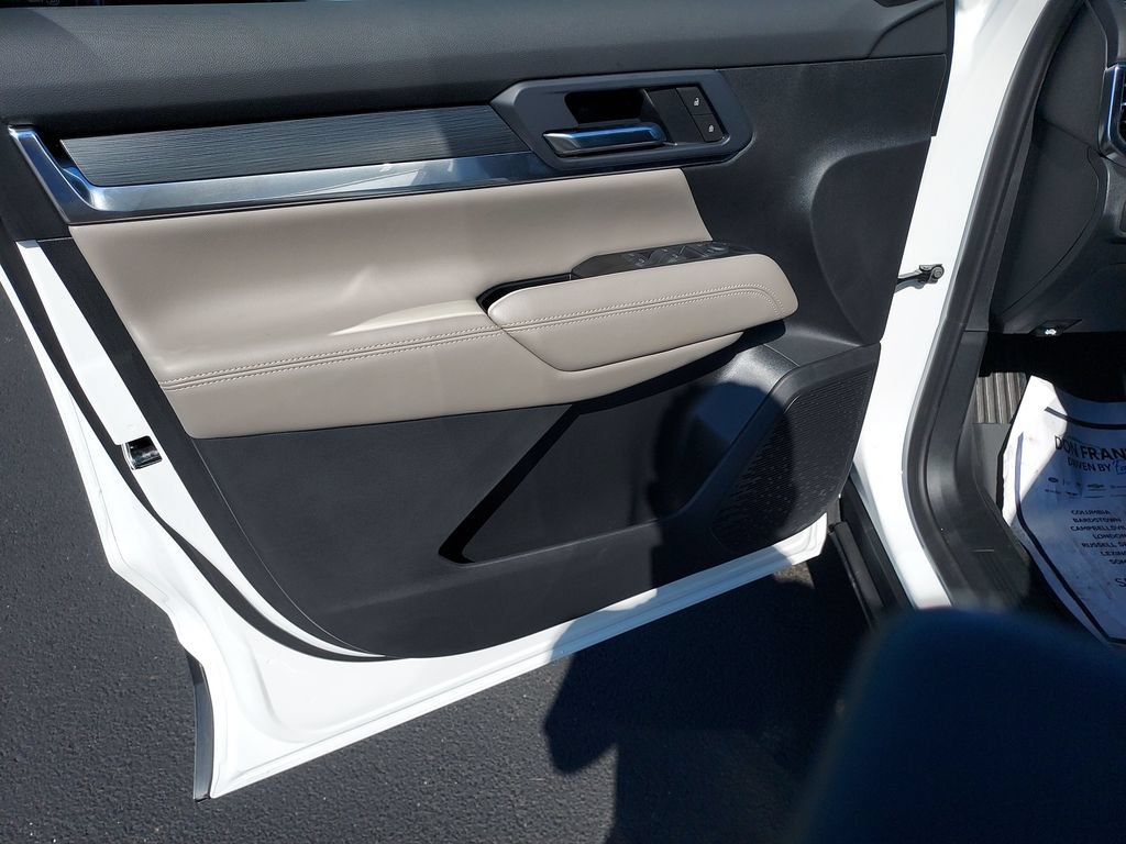 New 2027 Summit White GMC Elevation image 12