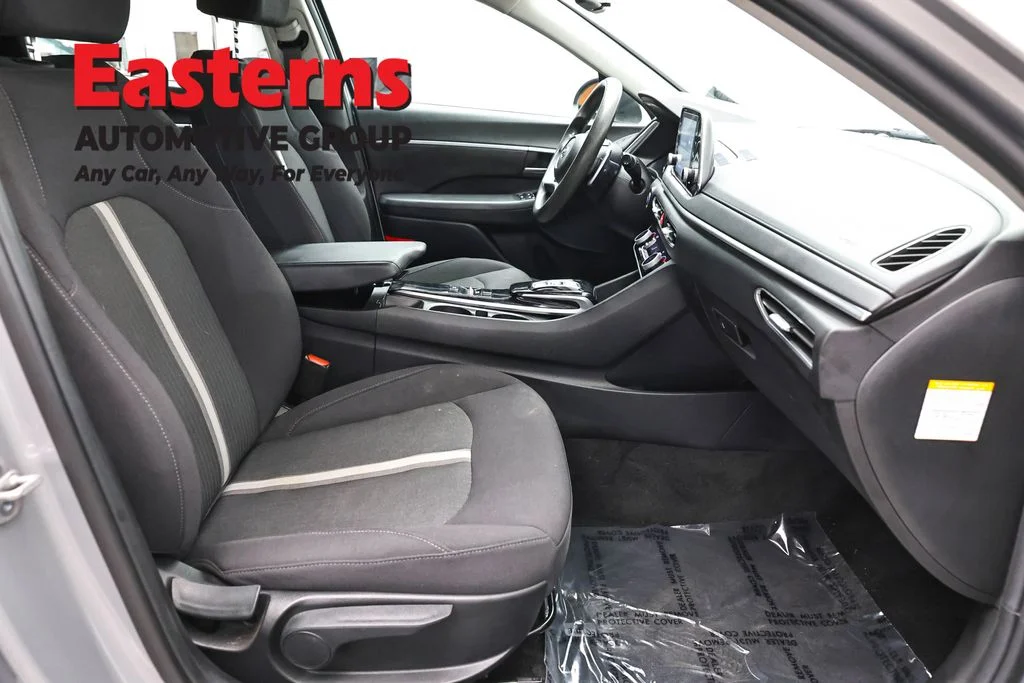 Used 2023 Silver Hyundai Blue image 24