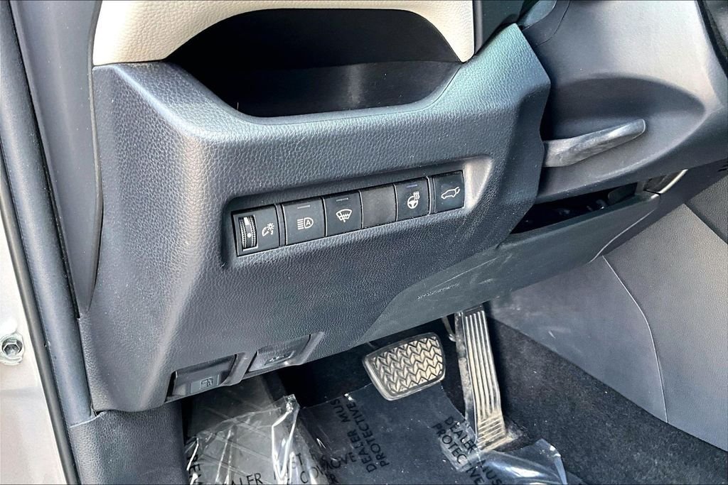 Used 2021 Silver Toyota XLE Premium image 12