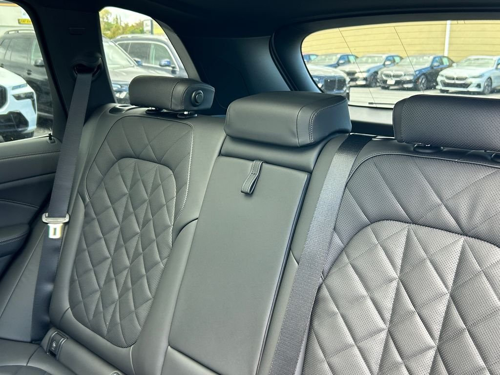 New 2026 Mineral White Metallic BMW xDrive50e image 32