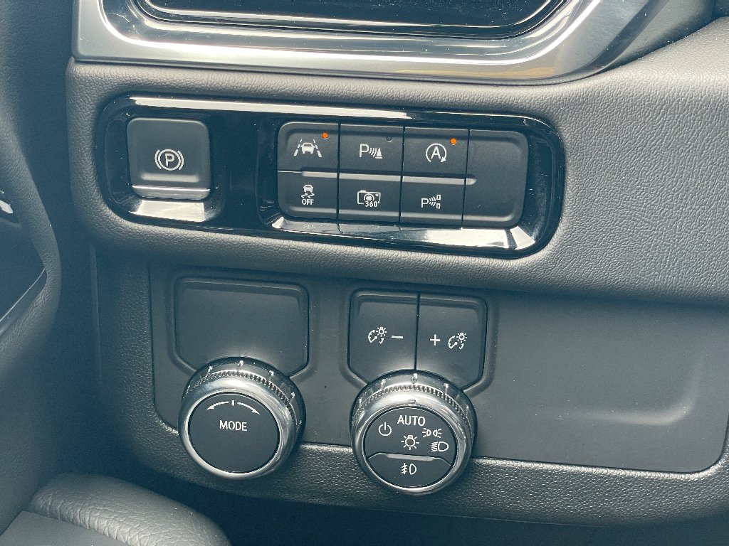 Used 2025 Summit White GMC Denali image 10