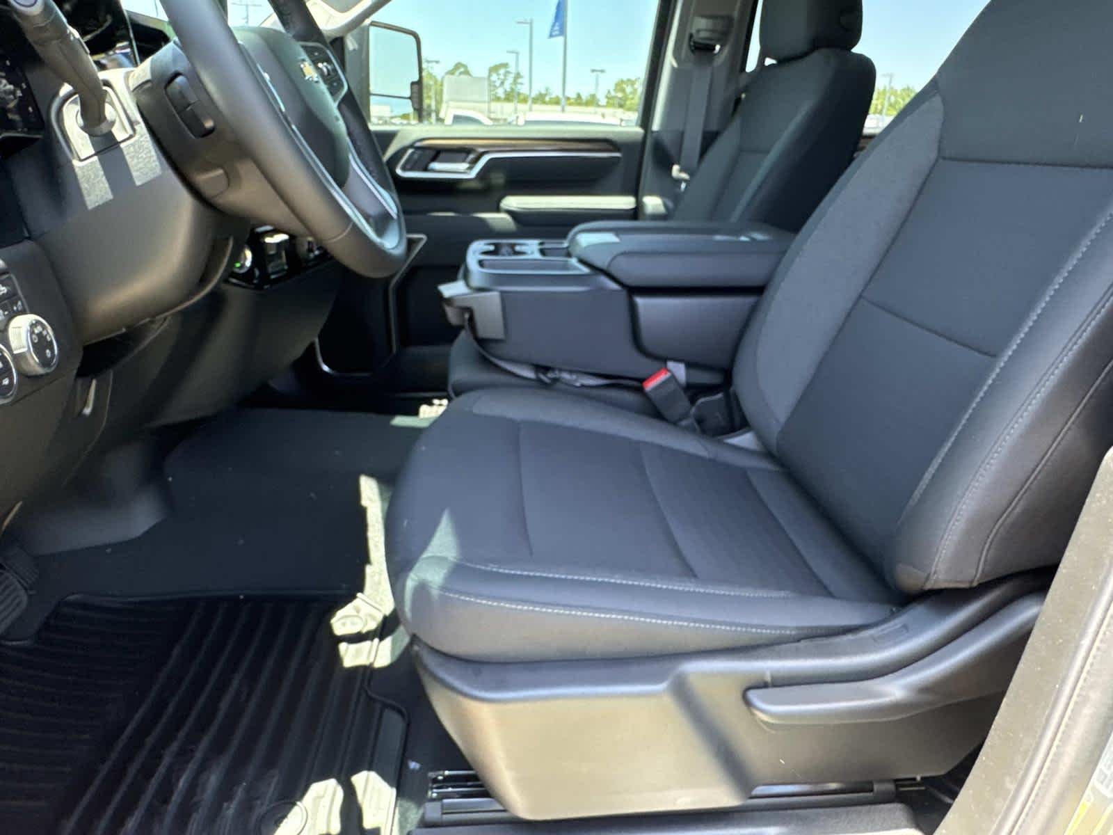 2026 Chevrolet Silverado 3500 HD LT - Photo 11