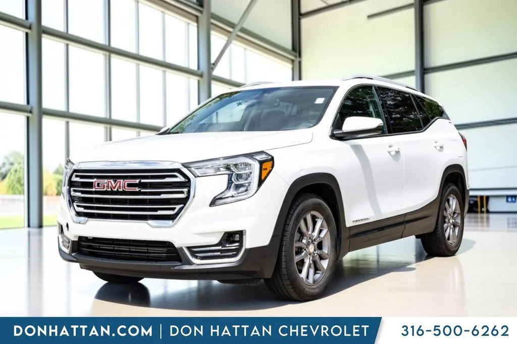 Used 2023 White GMC SLT image 20