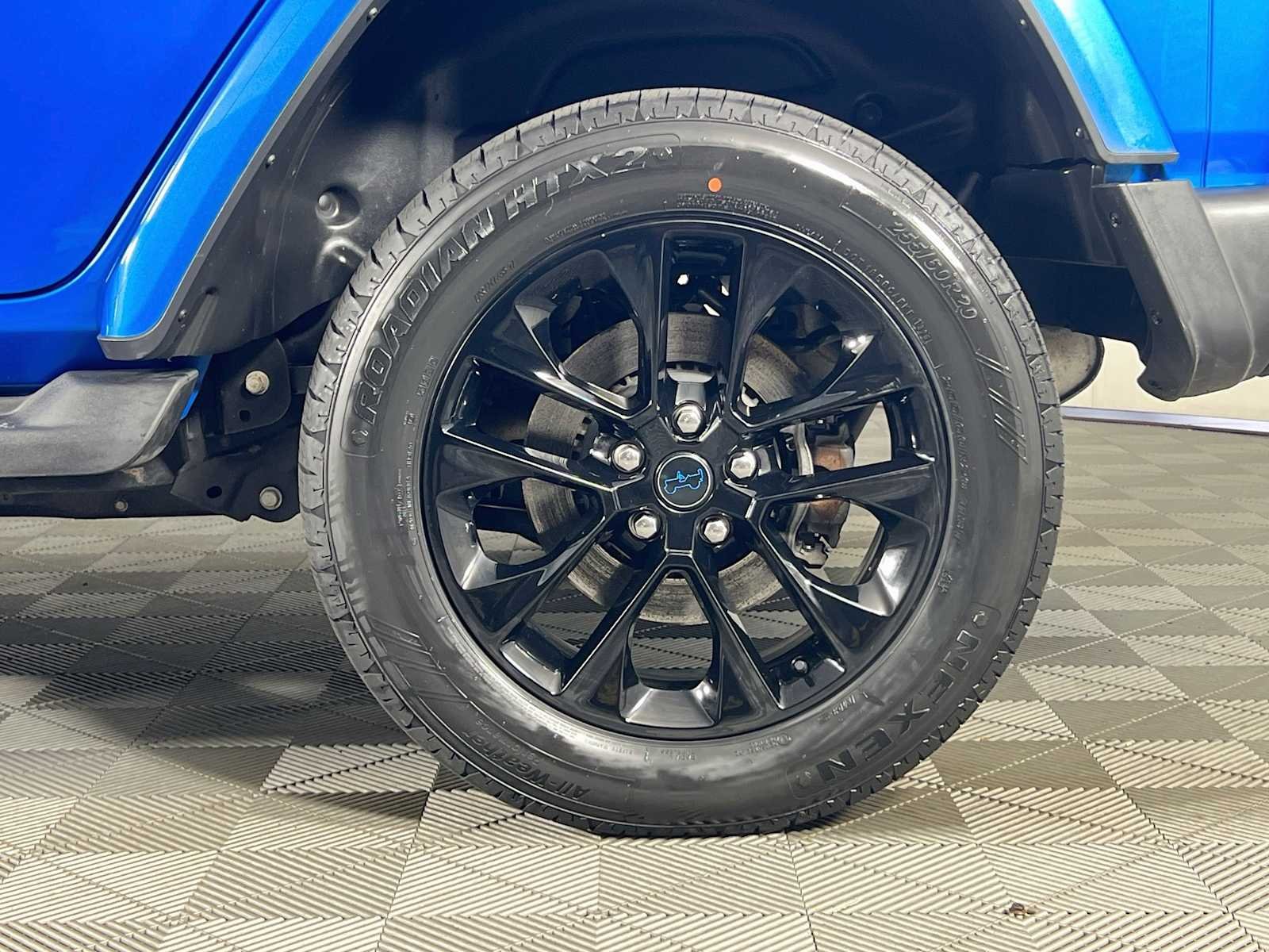 Used 2024 Hydro Blue Pearlcoat Jeep Sahara image 32