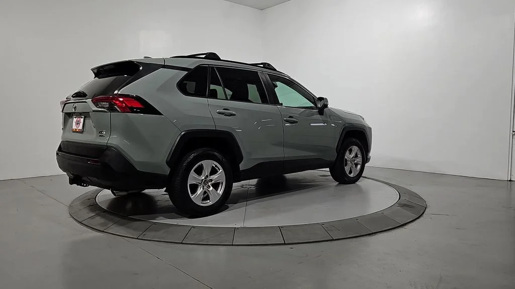 Used 2021  Toyota XLE image 5