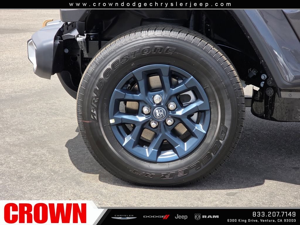 New 2026 Granite Crystal Metallic Clearcoat Jeep 85th Anniversary Edition image 9