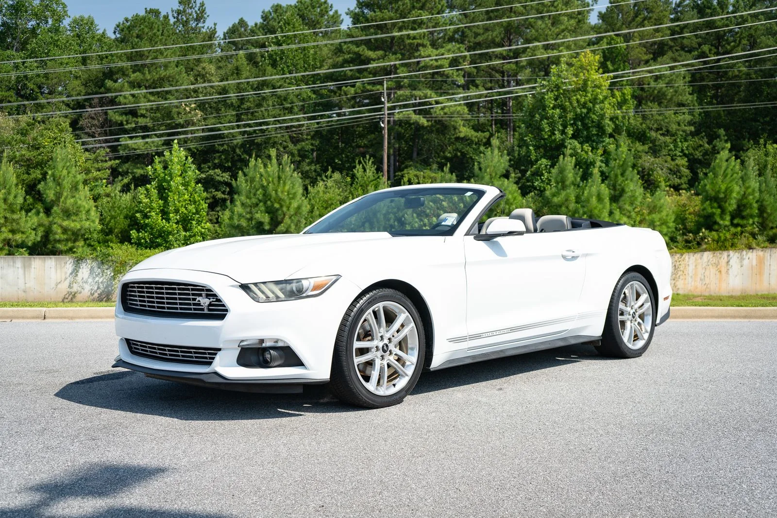 Used 2016 White Ford EcoBoost Premium image 3