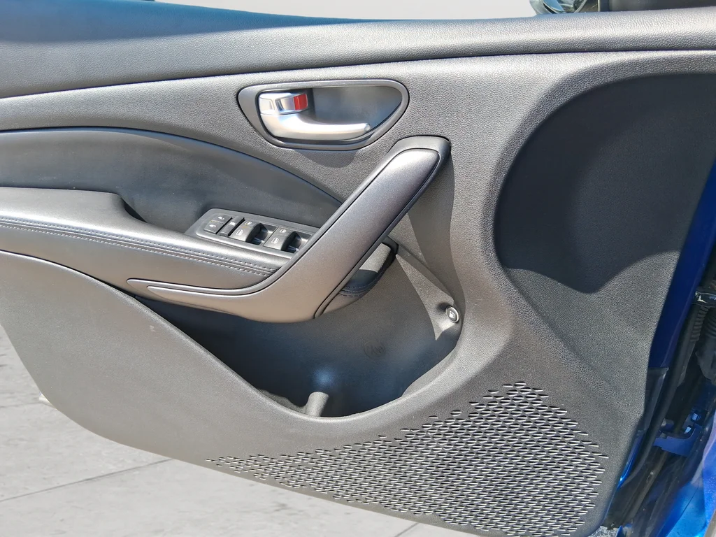 Used 2014 Blue Dodge Limited image 31