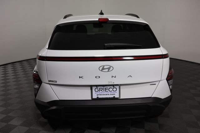 Used 2025 White Hyundai SEL image 7