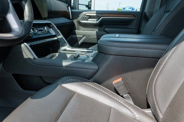 Used 2024 White GMC Denali image 19