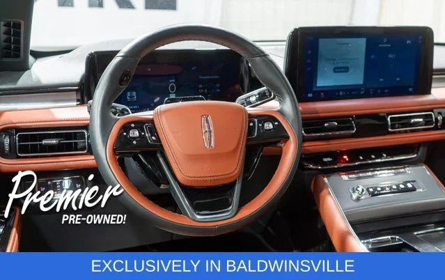 Used 2025 White Lincoln Reserve image 27