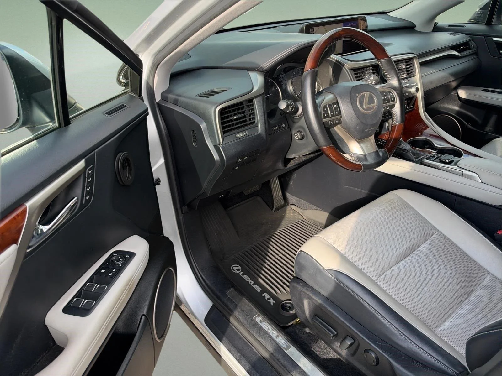 Used 2019 Silver Lining Metallic Lexus RX 350L Premium image 15