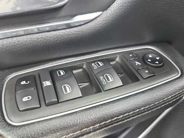 Used 2021 Black Ram Laramie image 33