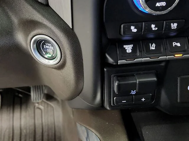 Used 2022 White GMC Denali image 45
