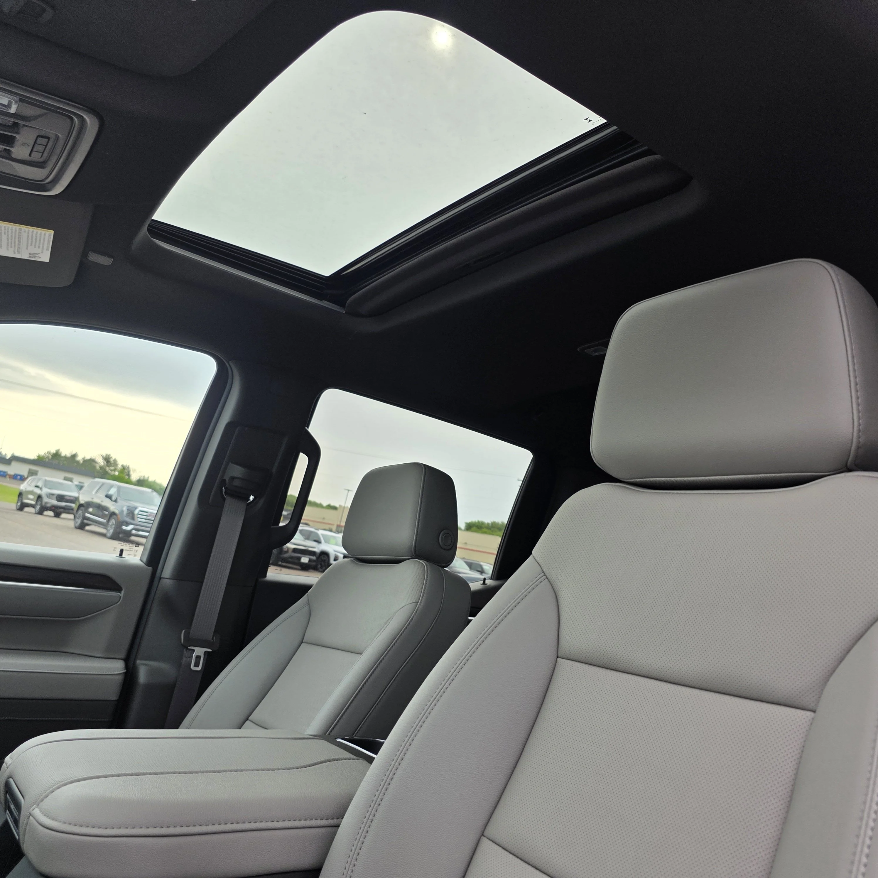 2026 GMC Sierra 1500 SLT - Photo 9